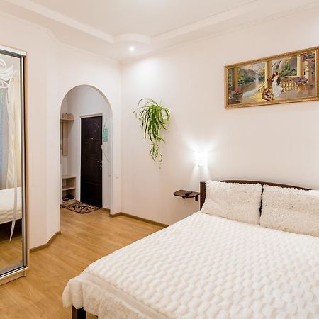 Apartment On Khmelnytskogo Street 리비프 외부 사진