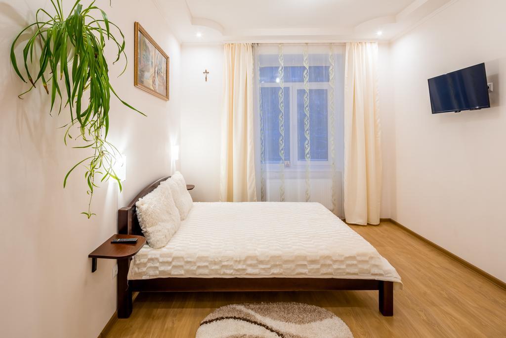 Apartment On Khmelnytskogo Street 리비프 외부 사진