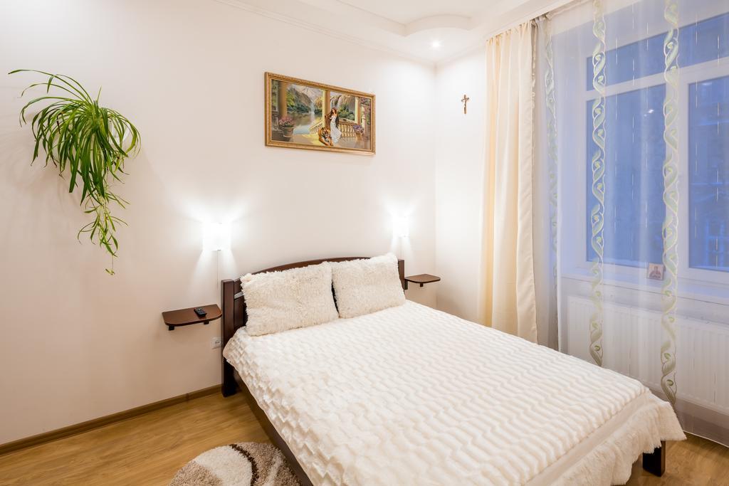 Apartment On Khmelnytskogo Street 리비프 외부 사진